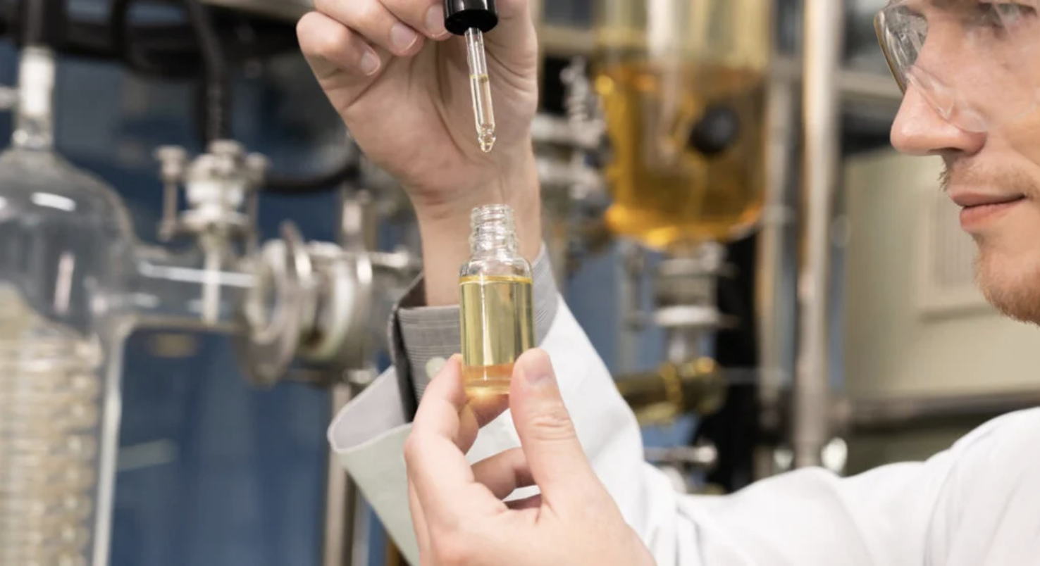 Extracting essential oil